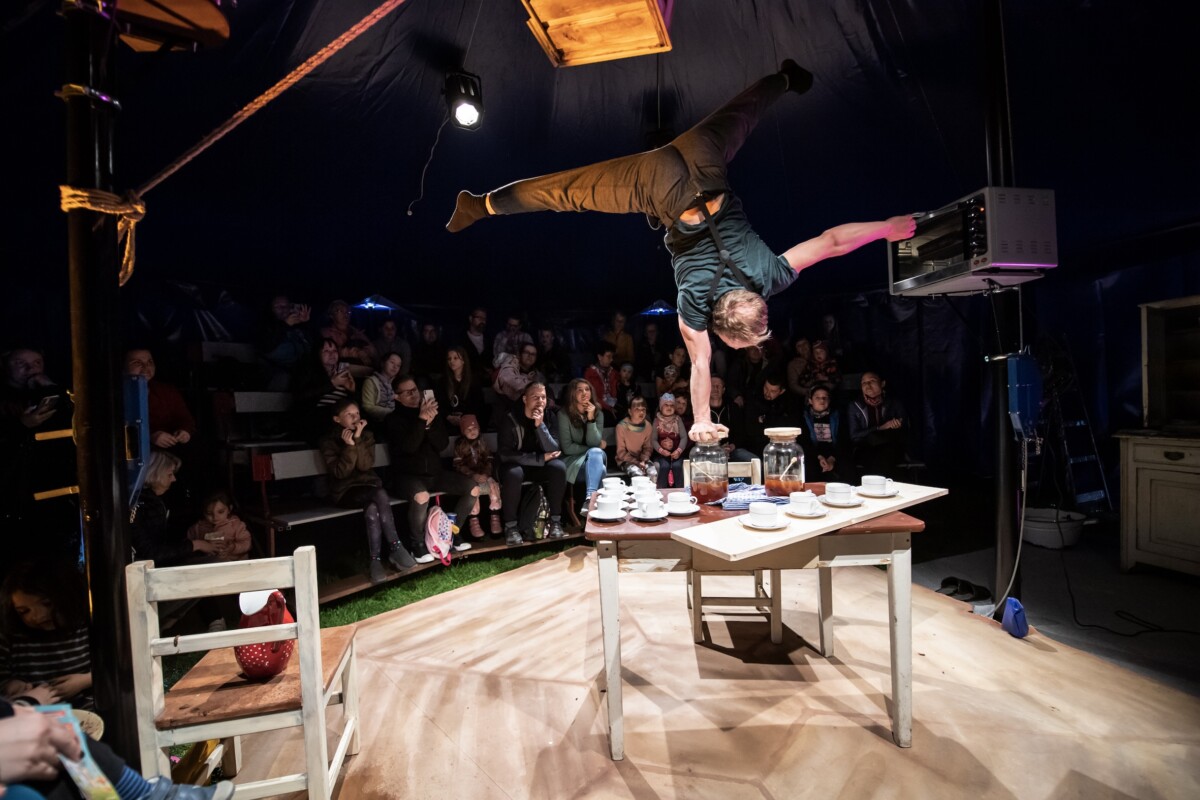 Cirko Hopley – Teacrobat